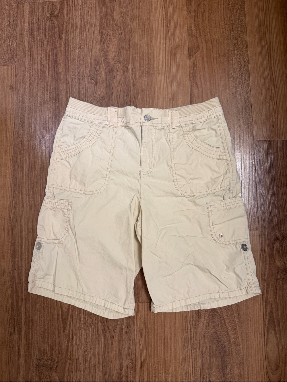 Women’s Cargo Bermuda Shorts in Cream White Stag